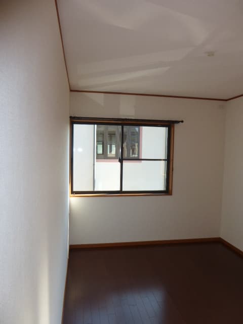 ２階洋間２部屋を１部屋に変更