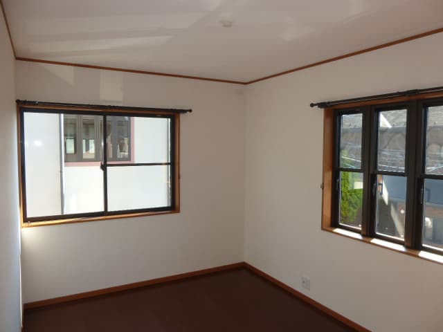 ２階洋間２部屋を１部屋に変更