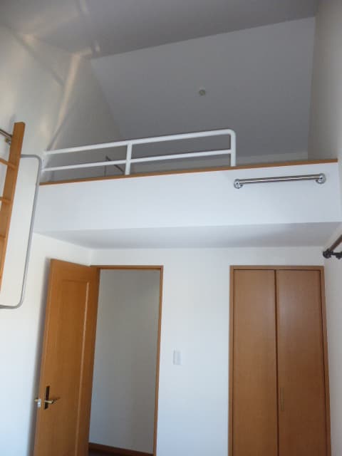 ２階洋間２部屋を１部屋に変更